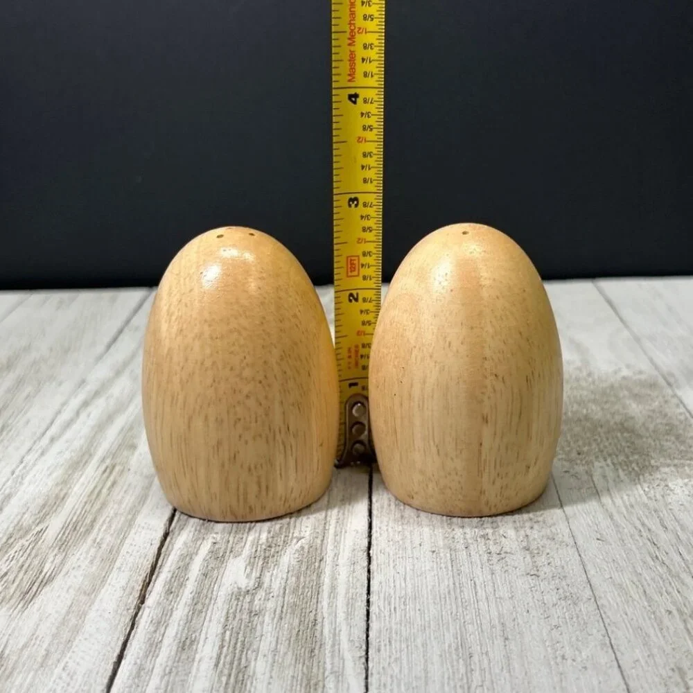 Vintage Wooden Salt and Pepper Shakers Oval Shaped Table Kitchen Decor - Picture 4 of 5